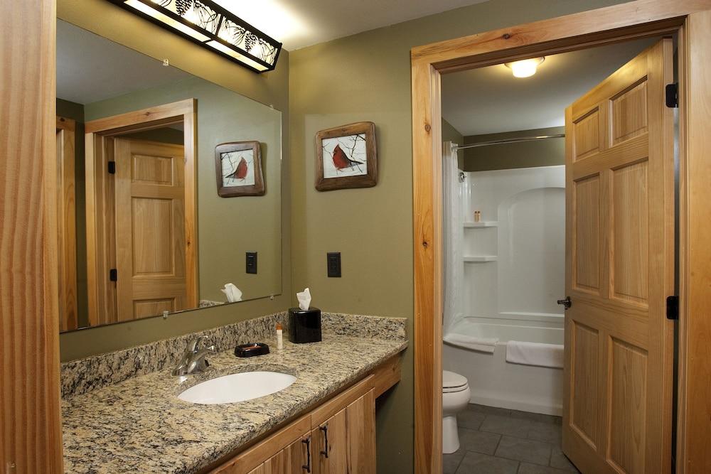 Hope Lake Lodge & Indoor Waterpark photo 22
