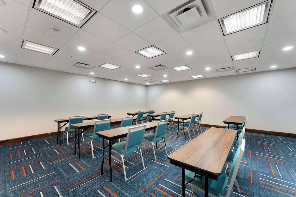 Hampton Inn Milford photo 26