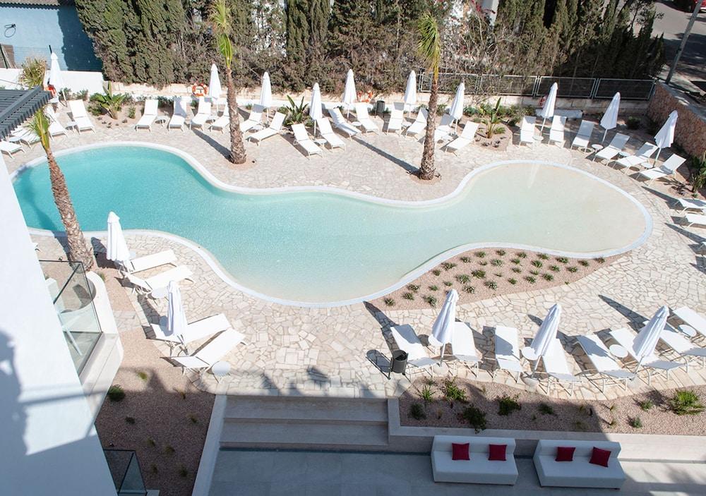 The Vurpillat Beachfront Hotel photo 71
