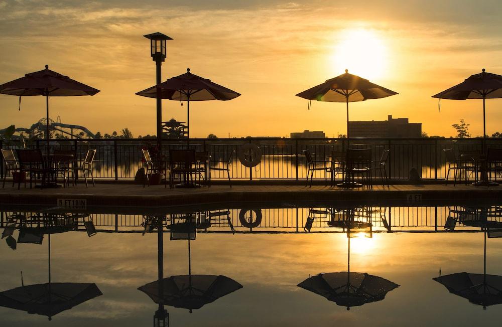Ramada Plaza Resort & Suites by Wyndham Orlando Intl Drive photo 52
