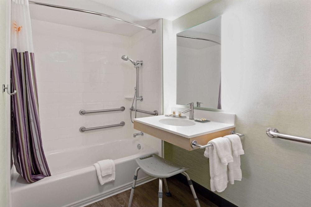 La Quinta Inn & Suites by Wyndham San Francisco Airport N photo 11