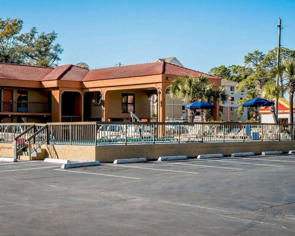 Econo Lodge Panama City St. Andrews photo 19