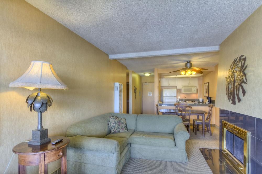 Oceanside Marina Suites photo 6
