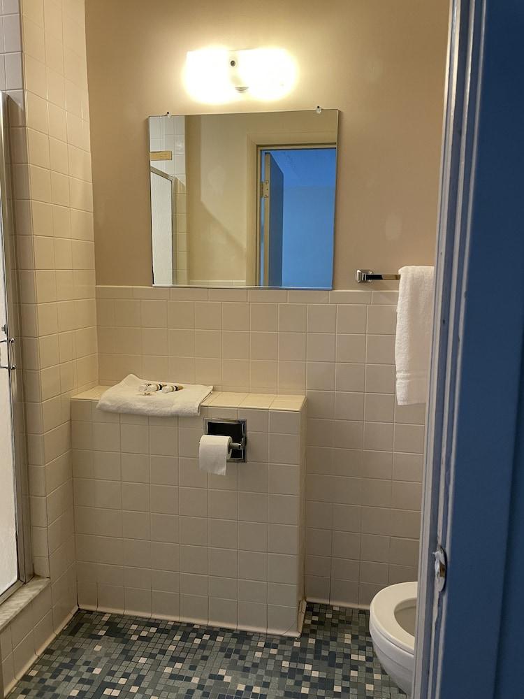 Gatehouse Motel photo 5