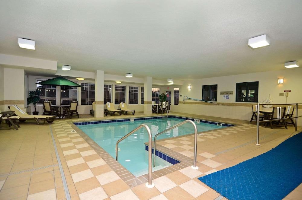 Country Inn & Suites by Radisson, Stevens Point, WI photo 32
