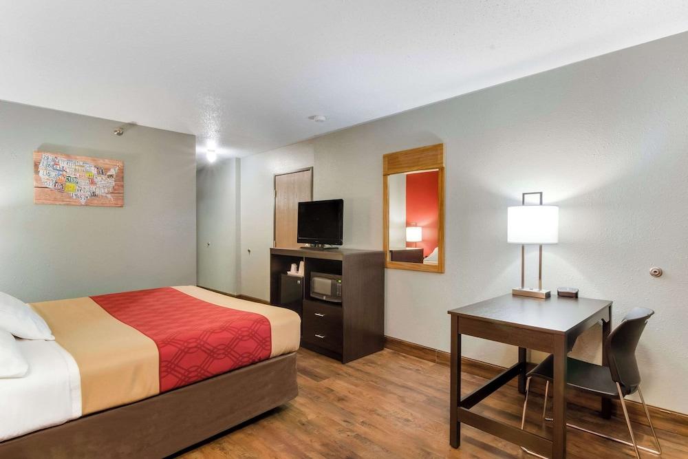 Econo Lodge photo 7