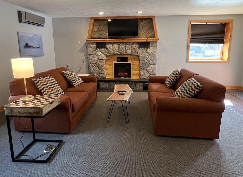 Tahquamenon Suites Lodging photo 21