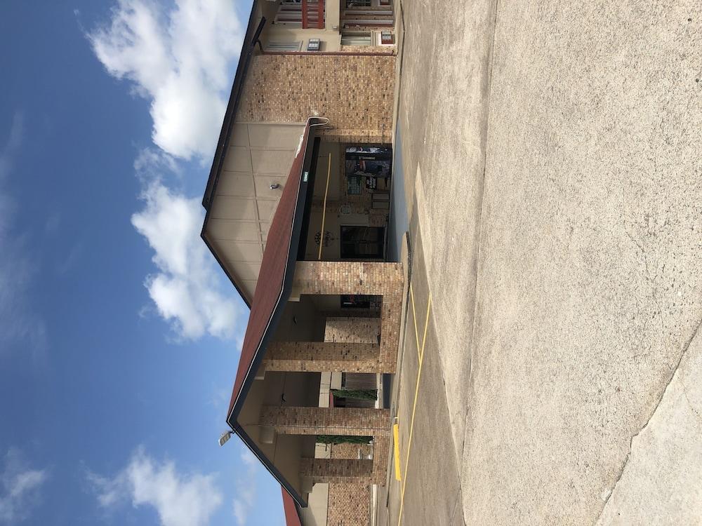 Quality Inn Madisonville photo 45