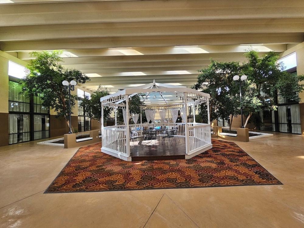 Clarion Inn & Suites Roswell photo 45