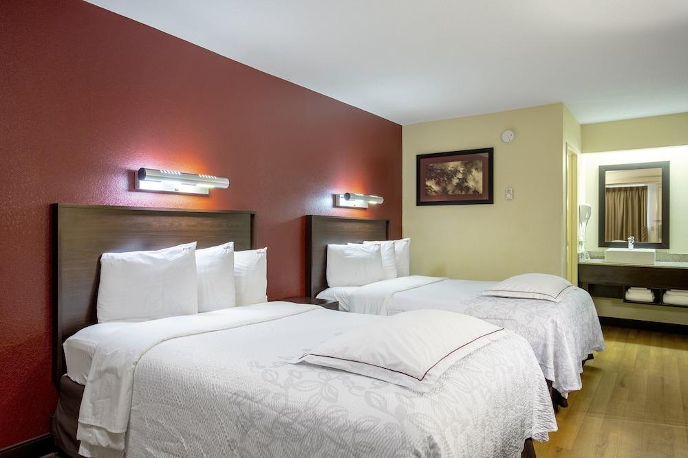 Red Roof Inn PLUS+ St Louis - Forest Park/ Hampton Ave  photo 6