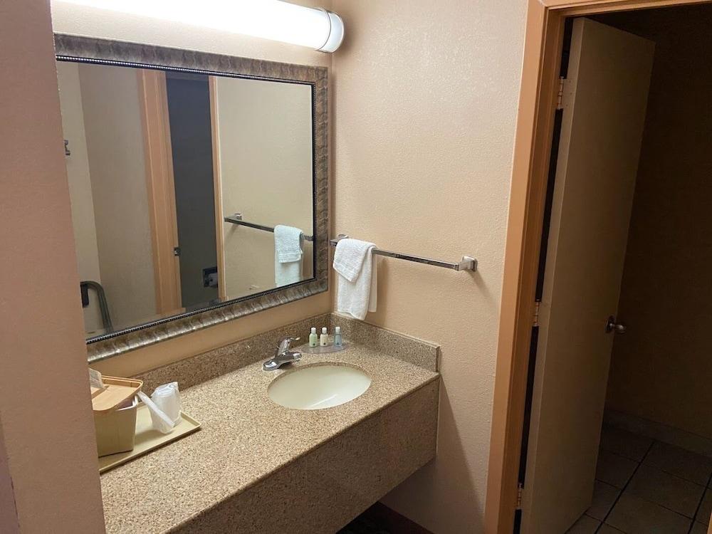 Quality Inn Amarillo West near Medical Center photo 8