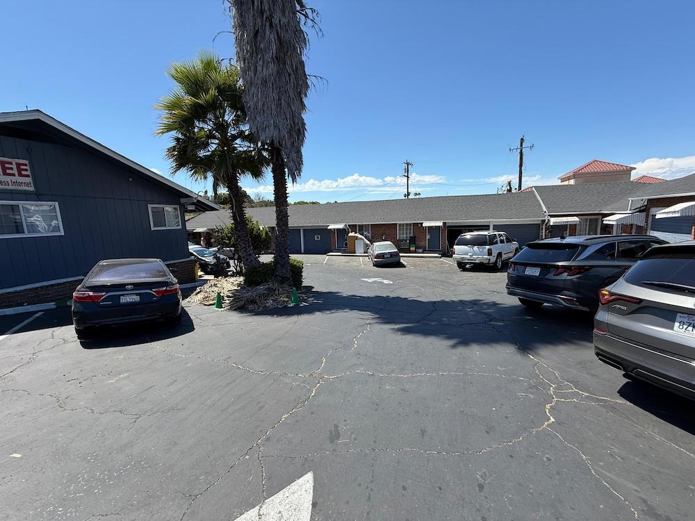 Discovery Inn Near Six Flags Vallejo Napa Valley CA photo 25