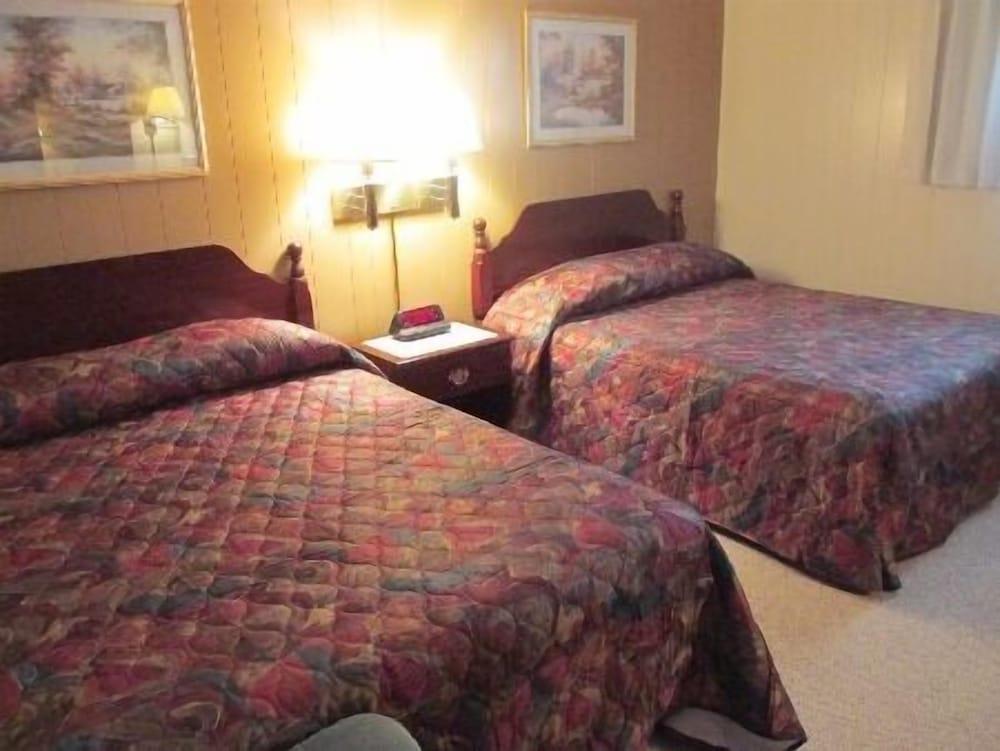 Elms Motel photo 7