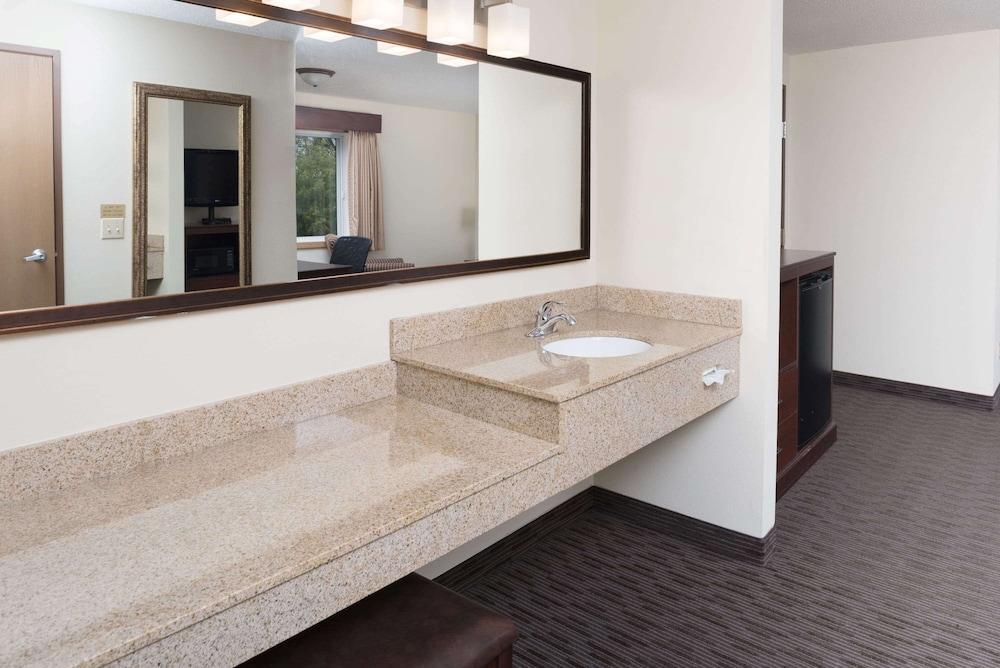 AmericInn by Wyndham Valley City - Conference Center photo 27