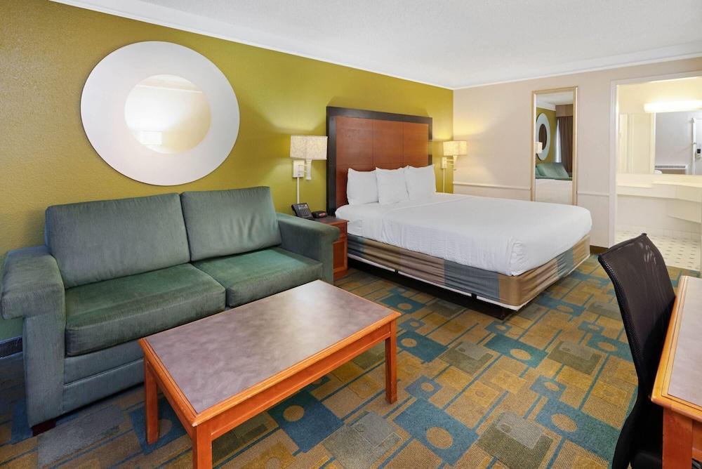 Travelodge by Wyndham Phoenix North photo 22