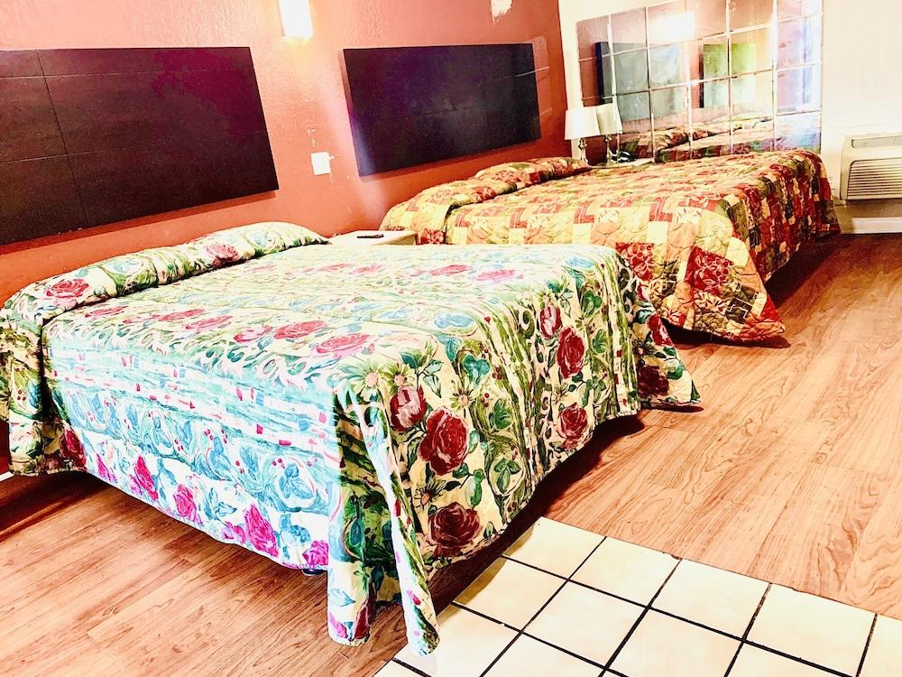 Embassy motel photo 15