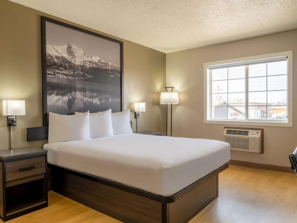 Super 8 by Wyndham Clinton photo 8