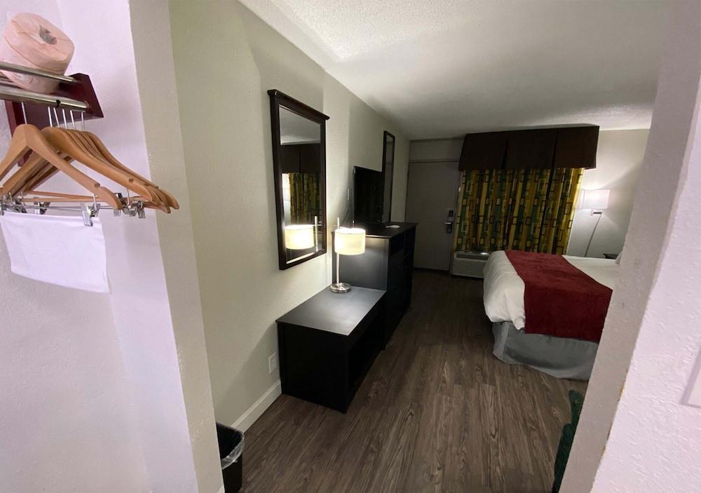 Lx Hotel, Powered by ACW Circle photo 92