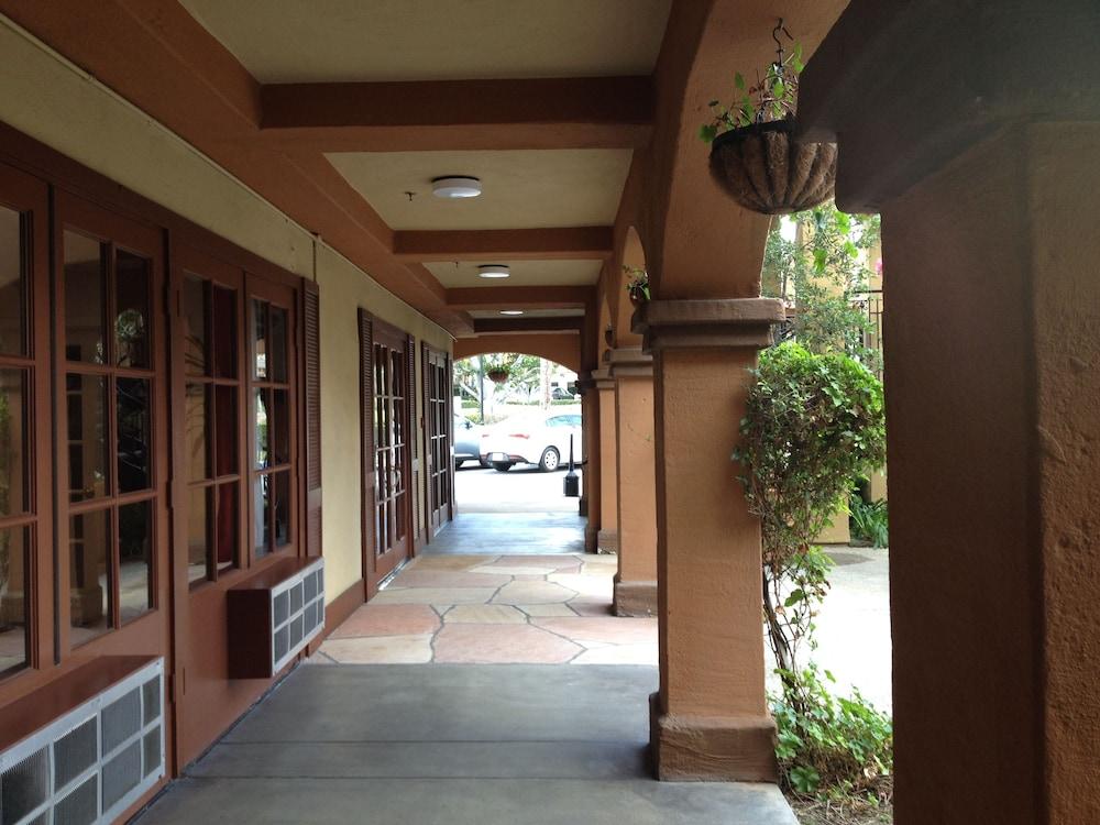 MainStay Suites John Wayne Airport by Choice Hotels photo 21