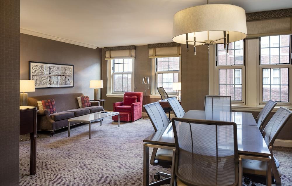 Sheraton Commander Hotel photo 8