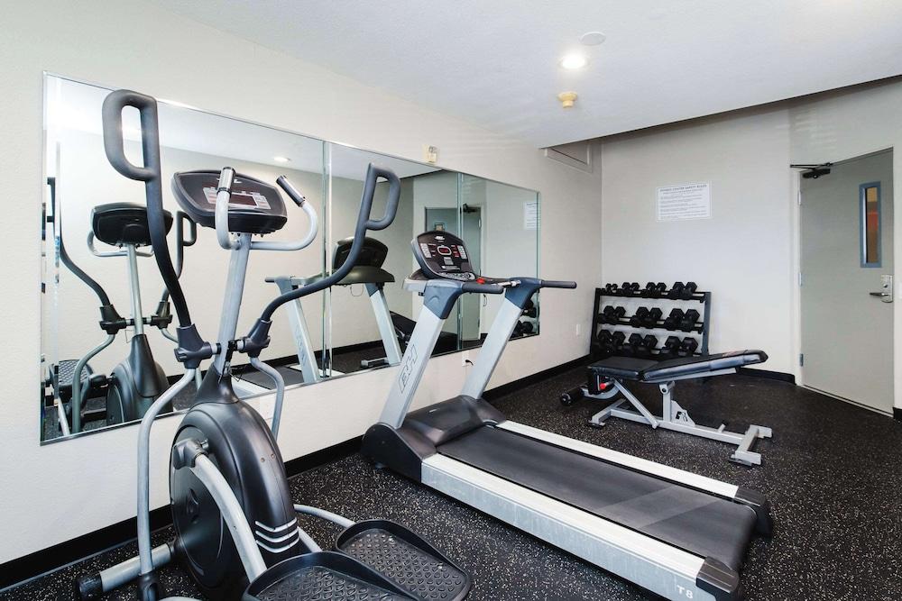 Quality Suites Houston Hobby Airport photo 24