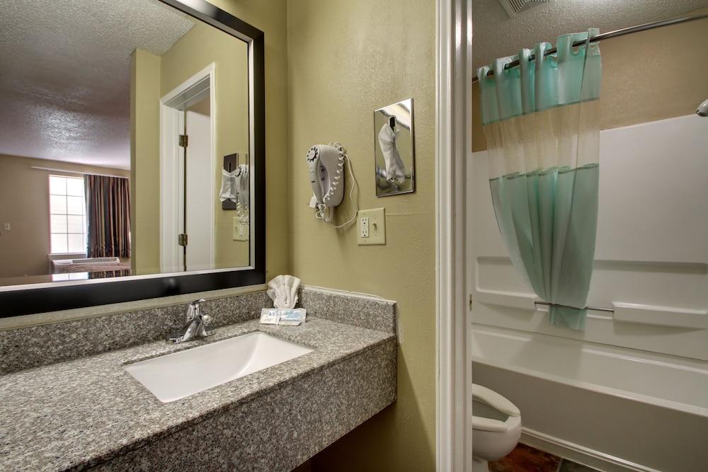 Key West Inn Wetumpka photo 6