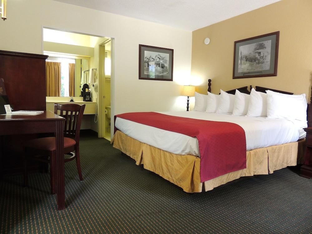 Carmel Inn & Suites photo 7