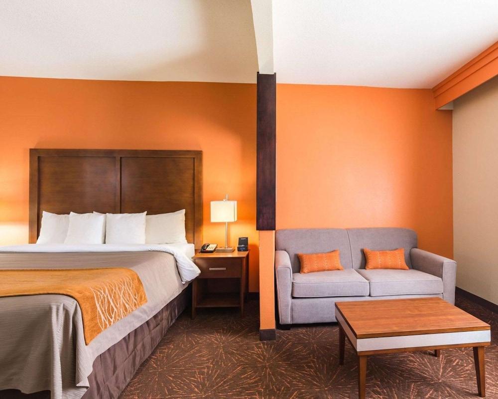 Econo Lodge Inn & Suites East photo 40