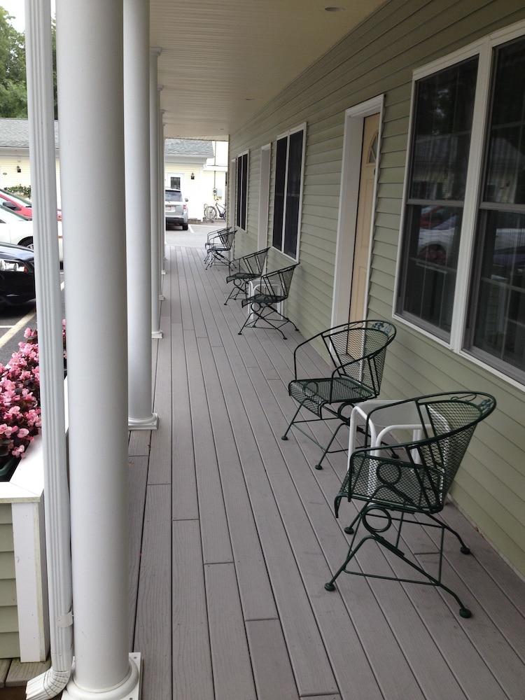 Cromwell Harbor Motel photo 18