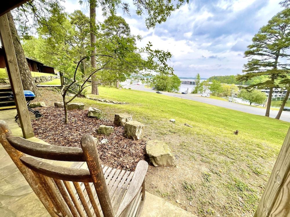 Lake View Queen Guest Room With Two Queens, Sleeper Sofa And Deck Overlooking Lake Ouachita. 1 Bedroom Hotel Room by RedAwning photo 10