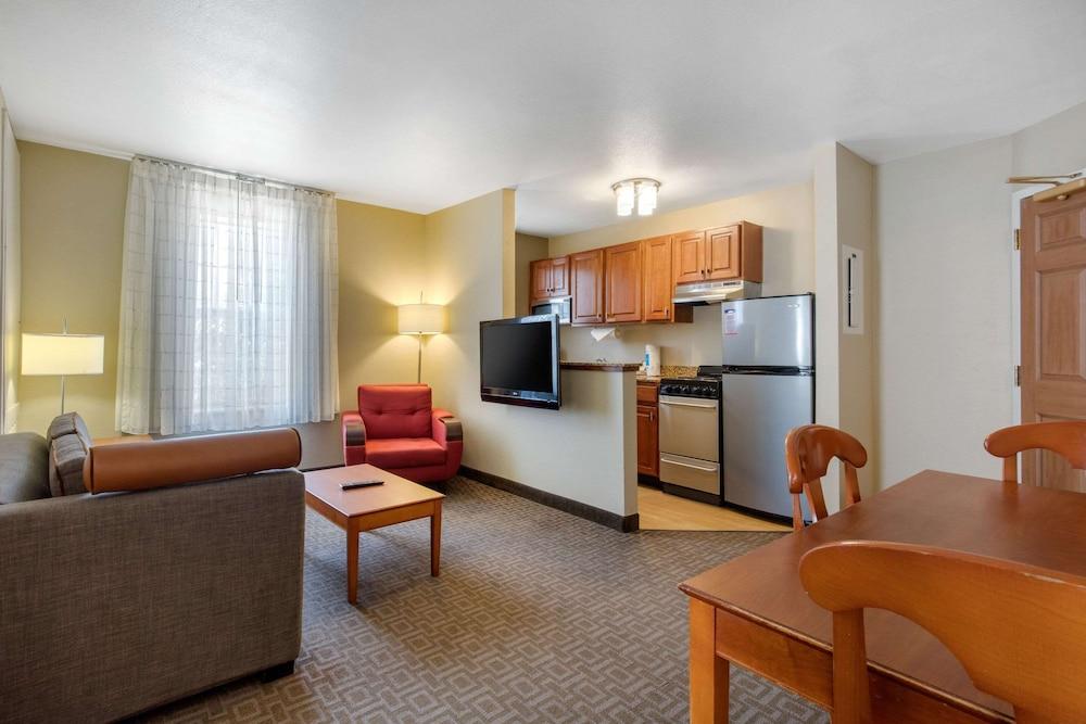 Suburban Studios Birmingham Homewood I-65 photo 12