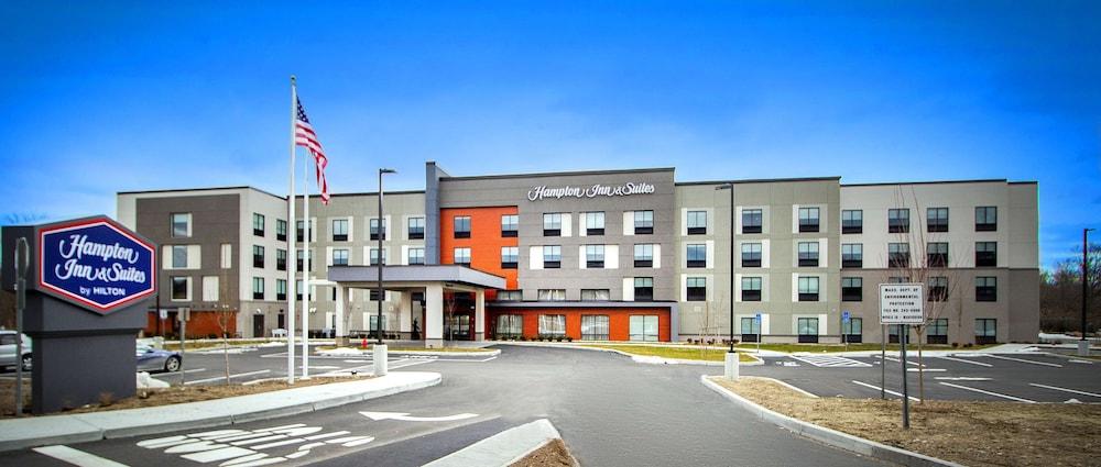 Hampton Inn & Suites North Attleboro photo 1