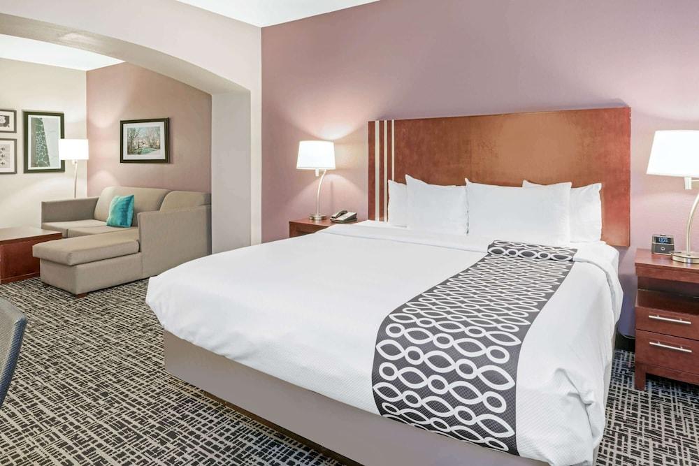 La Quinta Inn & Suites by Wyndham Oklahoma City -Yukon photo 16