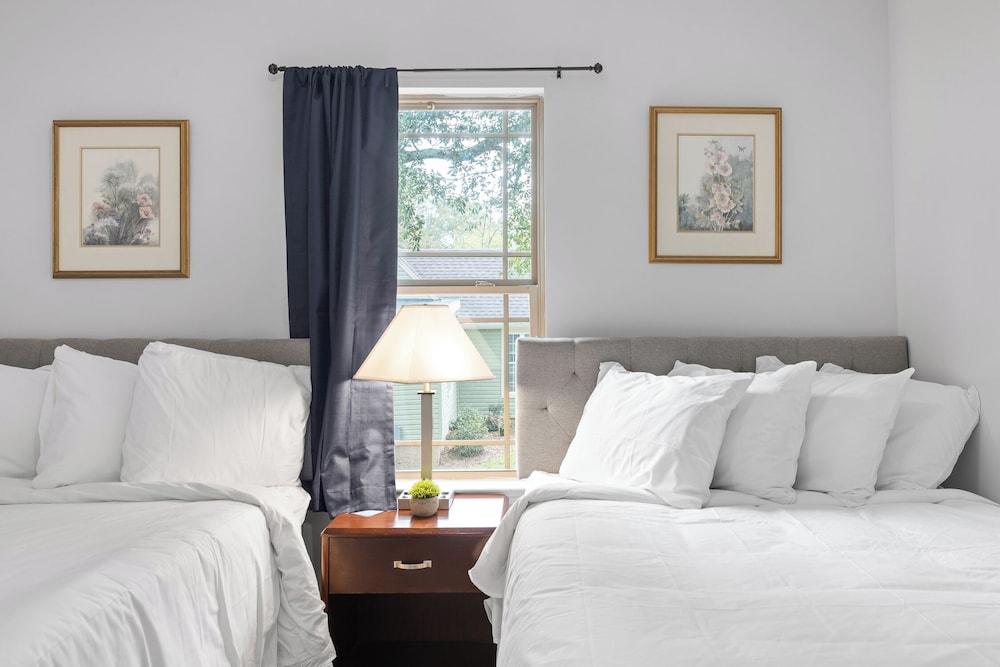 Trendy at Hoyt Two Homes photo 32