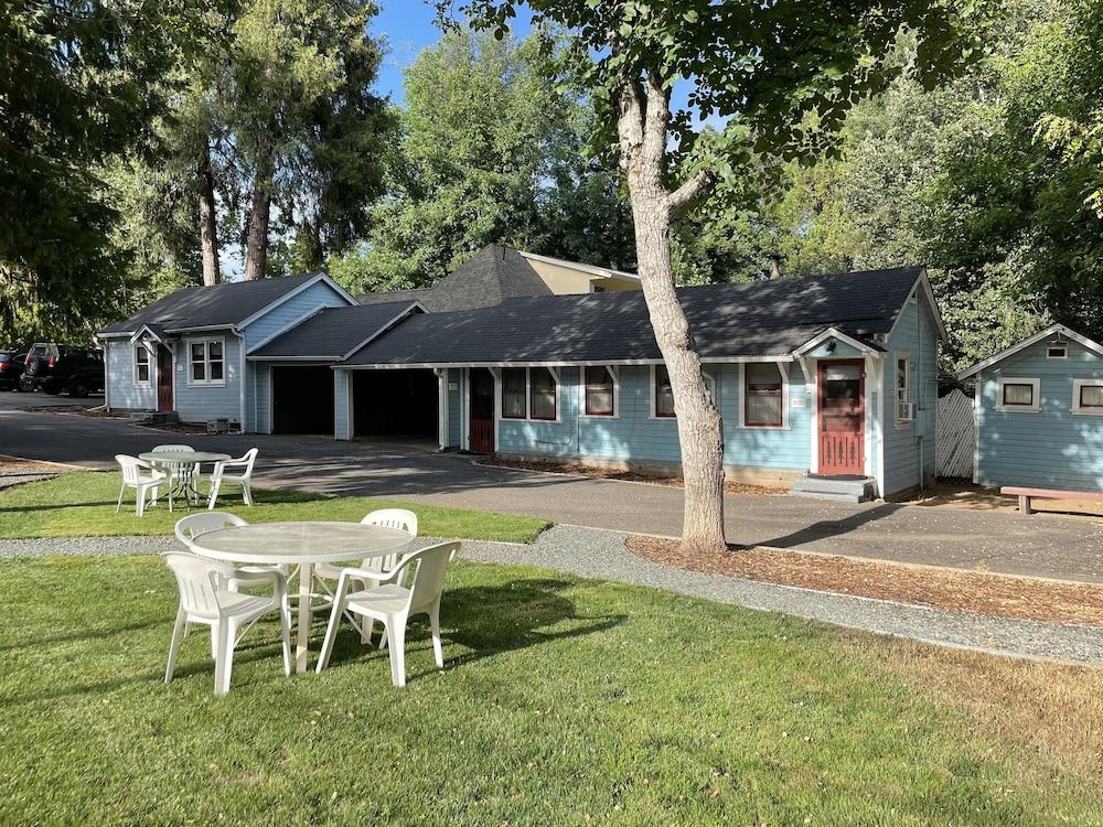 Piety Hill Cottages photo 42