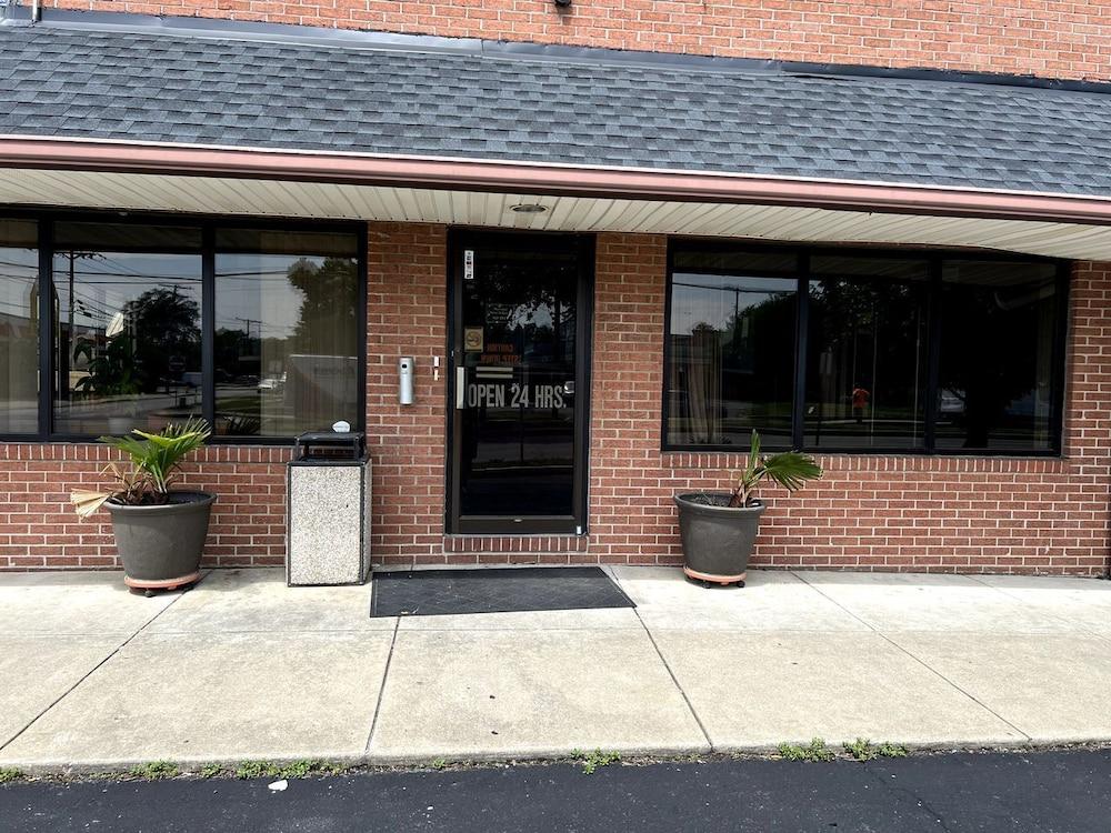Budget Plaza Motel photo 4