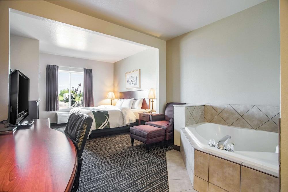 Quality Inn Parsons North photo 8