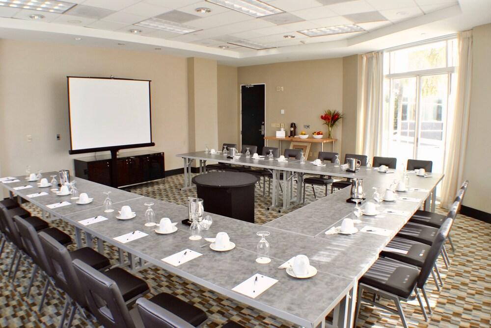 GALLERYone- A DoubleTree Suites by Hilton Hotel photo 23