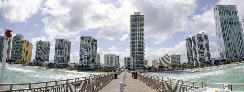 Intracostal Sunny Isles photo 2