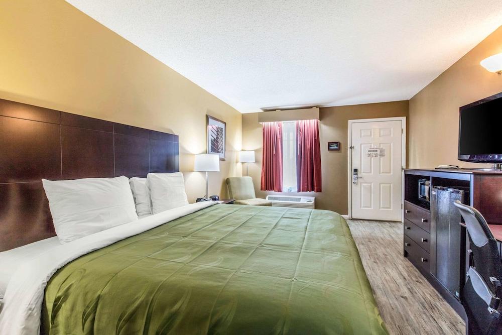 Quality Inn Bessemer I-20 exit 108 photo 3