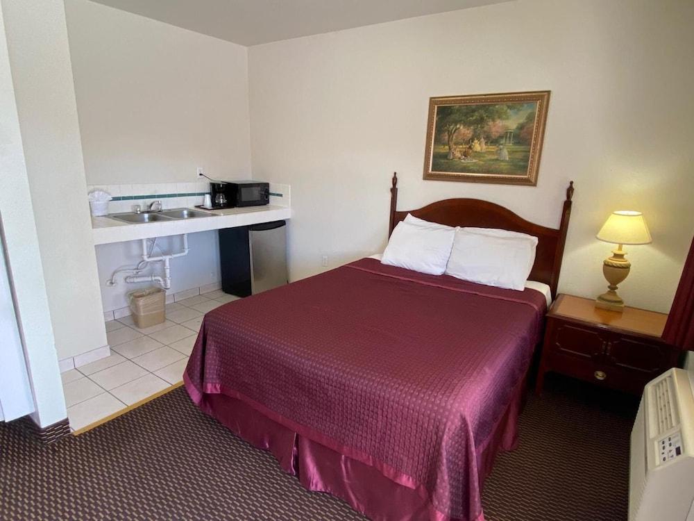 Economy Inn photo 4