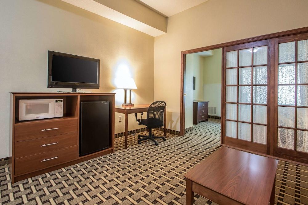 Quality Inn & Suites East Troy I-43 photo 21
