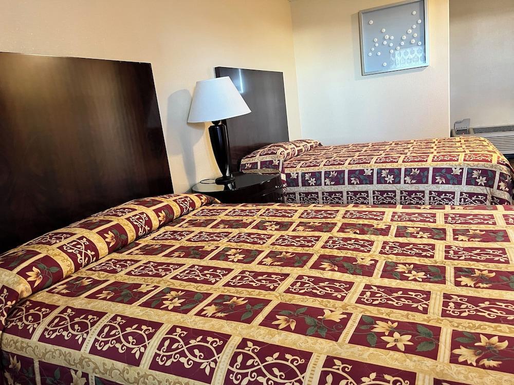 Curry’s Motel by OYO Saginaw MI photo 14