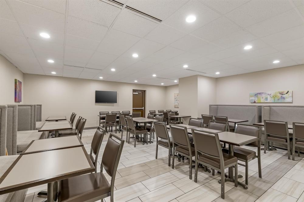 Executive Residency By Best Western Waterloo & Cedar Falls photo 22