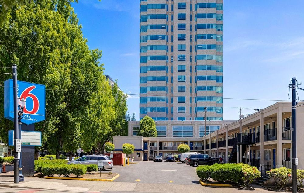 Motel 6 Portland, OR - Downtown photo 35