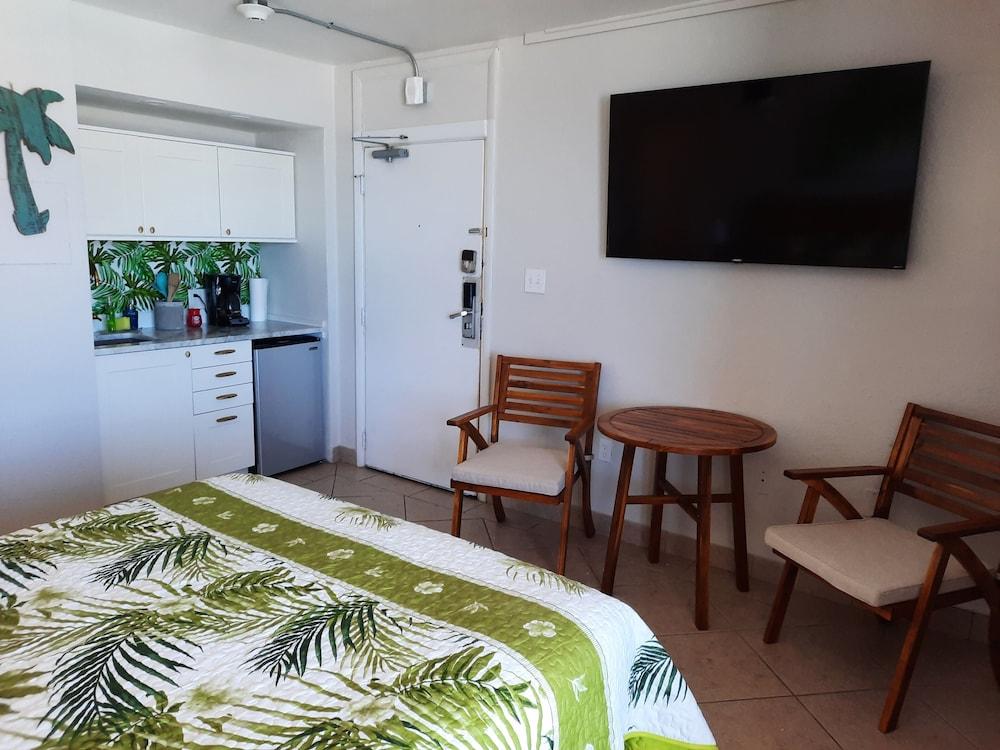 Hawaiian Inn Beach Resort photo 29