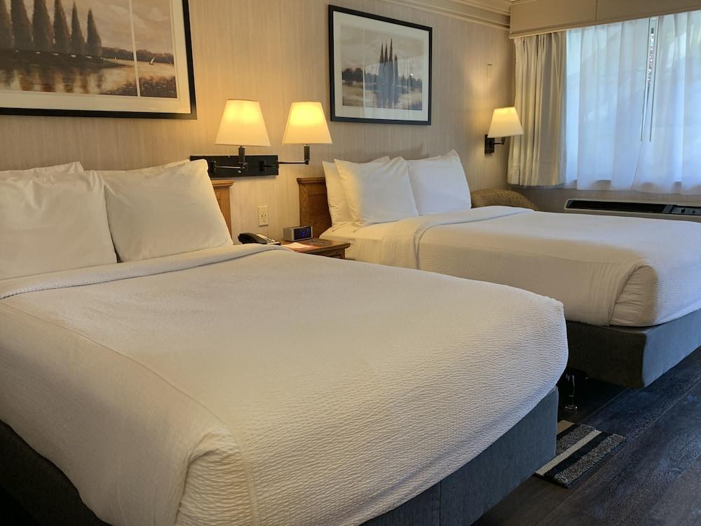 Coachman Inn & Suites photo 19