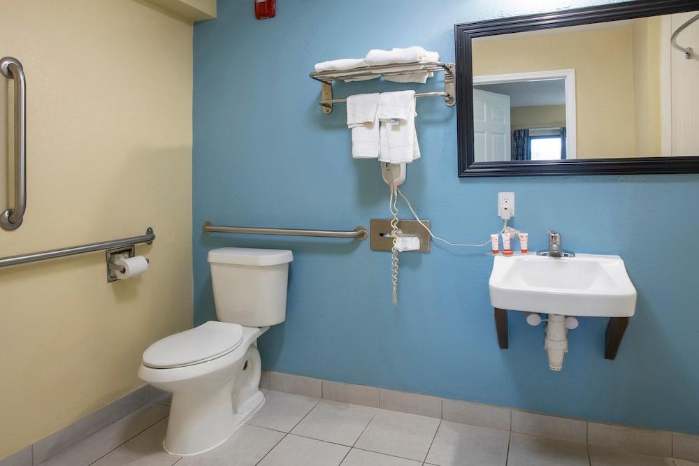 OYO Hotel Knoxville TN Cedar Bluff I-40 photo 31