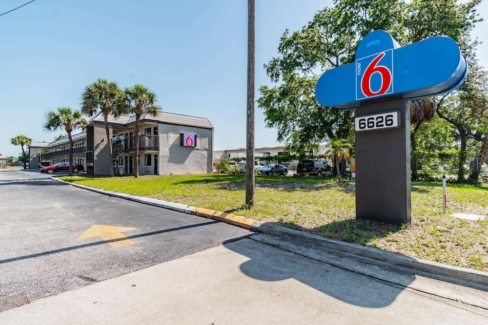 Motel 6 Tampa, FL photo 1