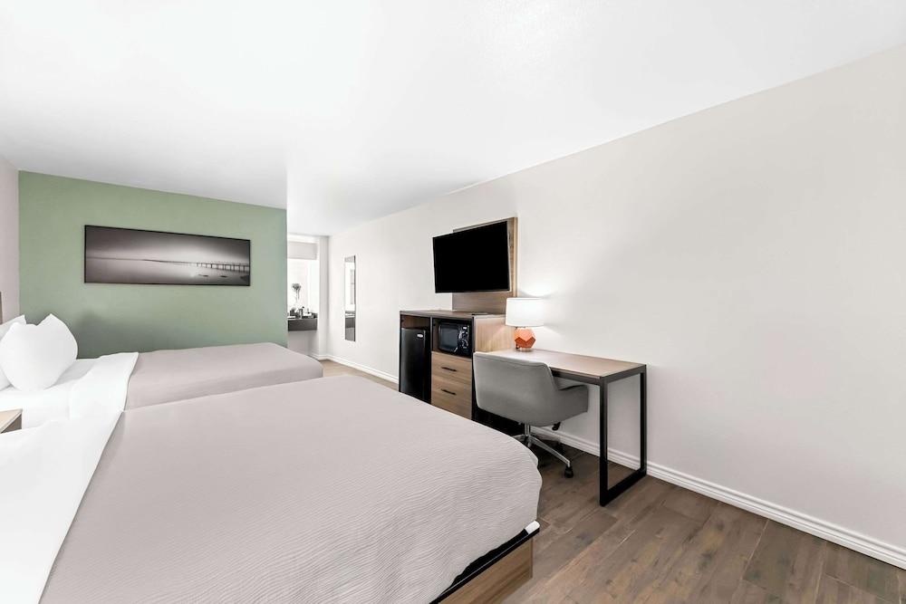 Quality Inn & Suites Port Lavaca near Lighthouse Beach photo 21